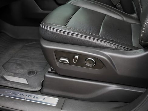 Used 2024 GMC Sierra 3500 Denali w/ Denali Reserve Package image 11