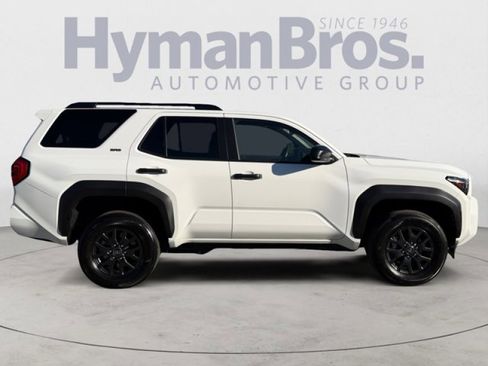 Used 2025 Toyota 4Runner SR5 image 2