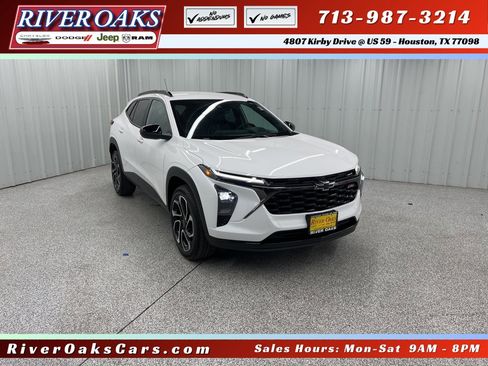 Used 2024 Chevrolet Trax RS w/ Driver Confidence Package image 1