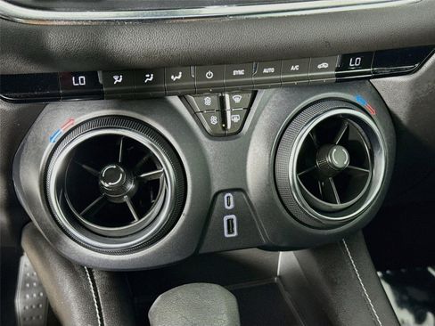 Used 2023 Chevrolet Blazer LT FWD image 17