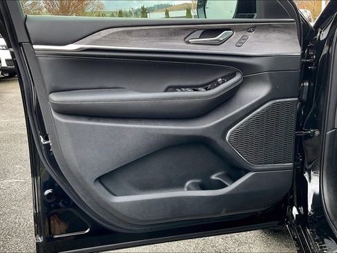 New 2025 Jeep Grand Cherokee Overland w/ Luxury Tech Group IV image 22