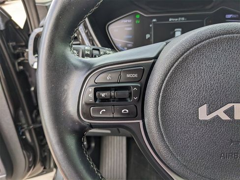 Certified 2022 Kia Niro EX image 32