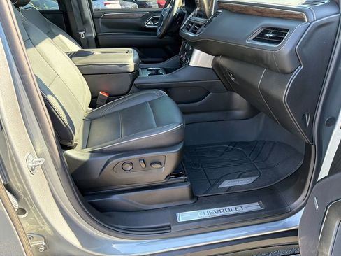 Used 2024 Chevrolet Tahoe Premier w/ Advanced Technology Package RWD image 13