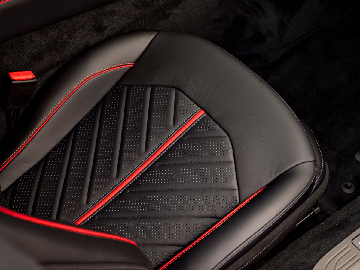 Used 2026 Aston Martin V8 Vantage S RWD image 29