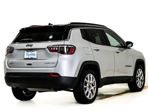 Used 2025 Jeep Compass Limited AWD/4WD image 6