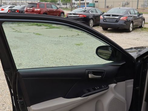 Used 2013 Toyota Camry LE image 21