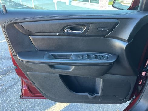 Used 2017 Chevrolet Traverse LT image 21