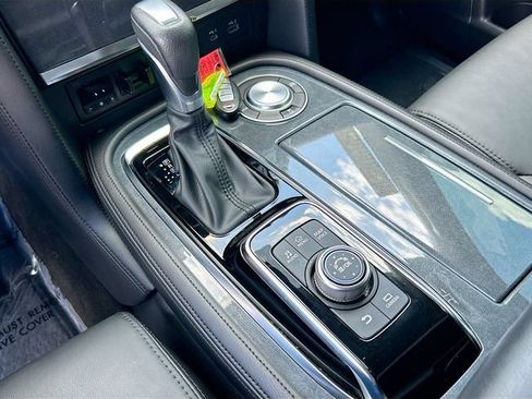 Used 2022 Nissan Armada SV w/ SV Appearance Package RWD image 14