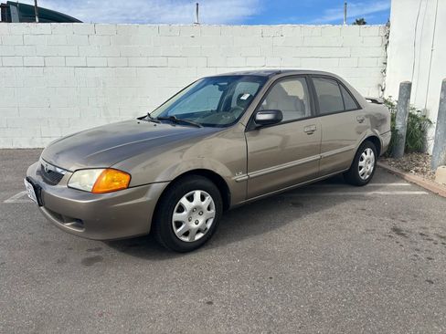 Used 2000 MAZDA Protege DX image 1