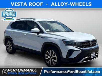 Used 2023 Volkswagen Taos SE w/ Panoramic Sunroof Package