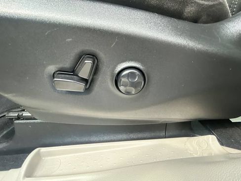 Used 2023 Chrysler Voyager LX FWD image 15