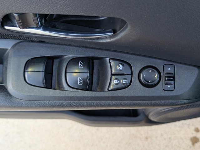 Used 2021 Nissan Kicks SV FWD image 23