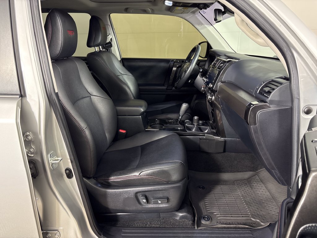 Used 2021 Toyota 4Runner Venture w/ Moonroof Package AWD/4WD image 6
