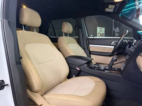 Used 2017 Ford Explorer XLT FWD image 17