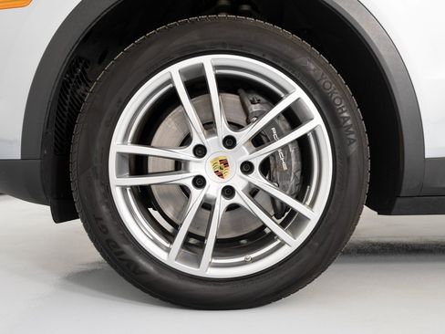 Certified 2023 Porsche Cayenne image 14