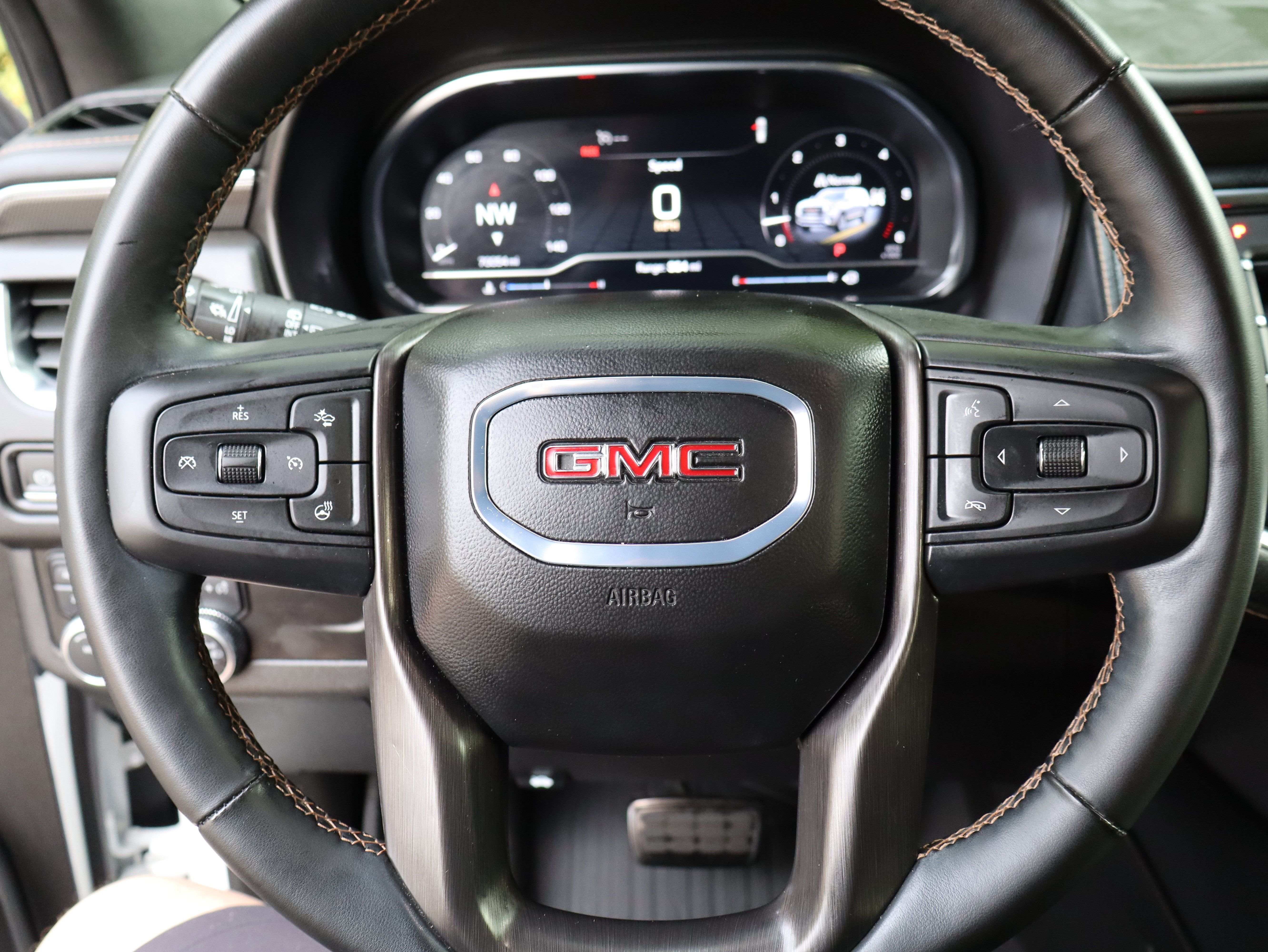 Used 2024 GMC Yukon AT4 w/ Technology Package AWD/4WD image 28