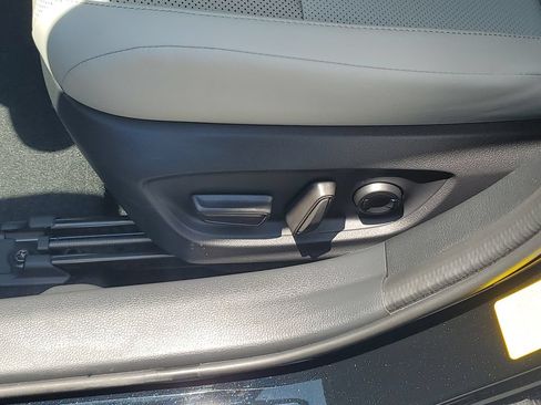 Used 2026 Toyota Prius XLE FWD image 16