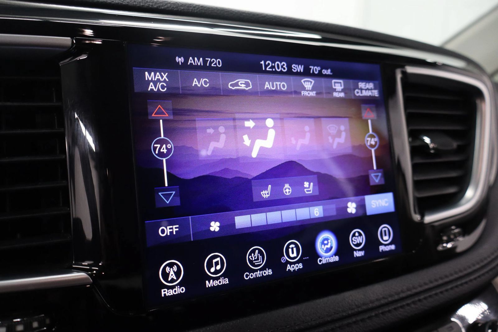 Used 2017 Chrysler Pacifica Limited w/ UConnect Theater Package FWD image 34