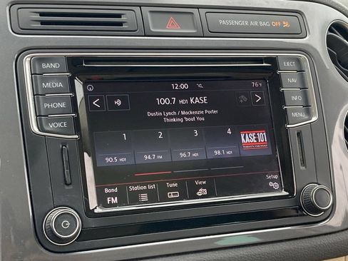 Used 2017 Volkswagen Tiguan SEL FWD image 22