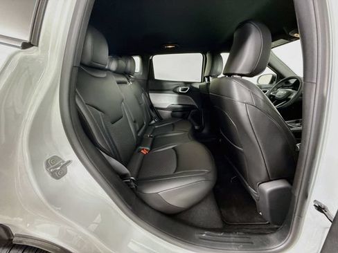 Used 2026 Jeep Compass Latitude AWD/4WD image 25