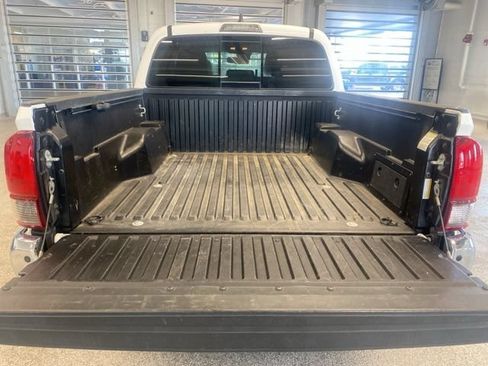 Used 2022 Toyota Tacoma SR5 RWD image 9