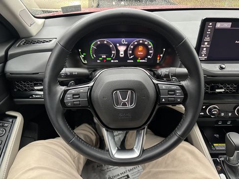 Used 2023 Honda Accord Touring image 11