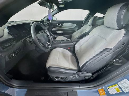 Used 2024 Ford Mustang Coupe image 23