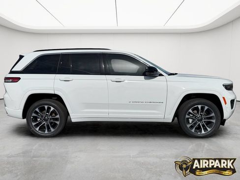 New 2025 Jeep Grand Cherokee Overland w/ Adv Protech Group III AWD/4WD image 3
