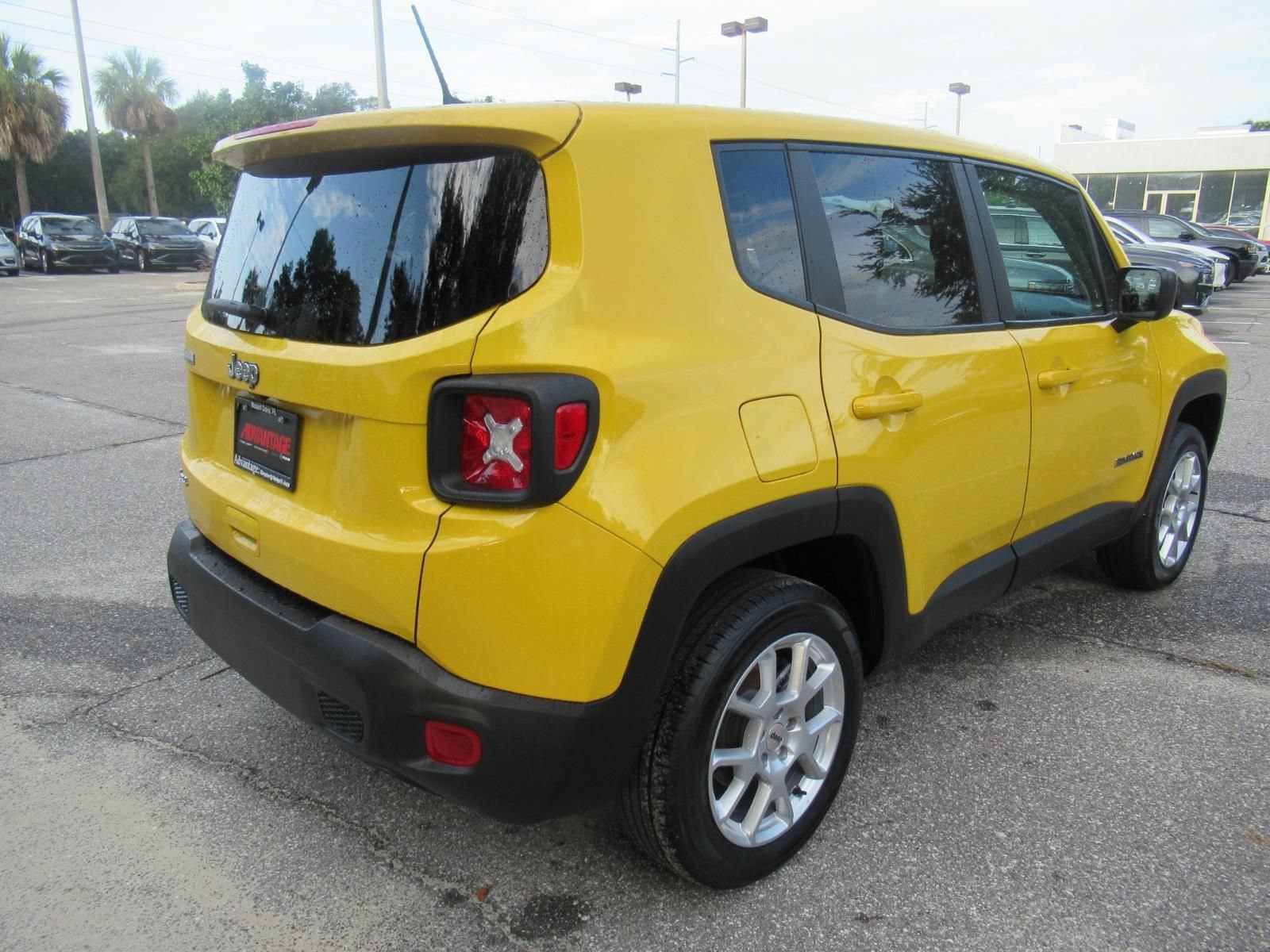 Certified 2023 Jeep Renegade Latitude AWD/4WD image 7