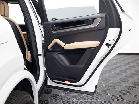 New 2026 Porsche Cayenne image 31