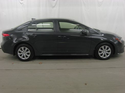Used 2023 Toyota Corolla LE image 4