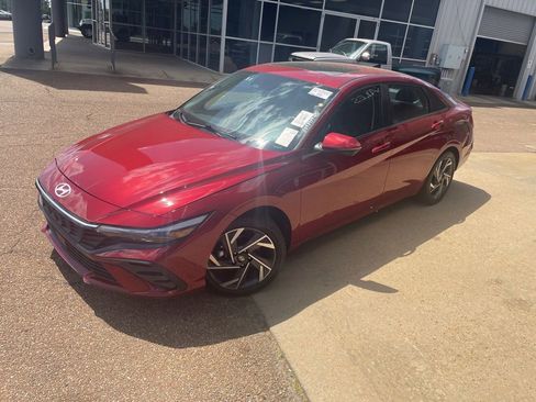 Certified 2024 Hyundai Elantra Limited image 2