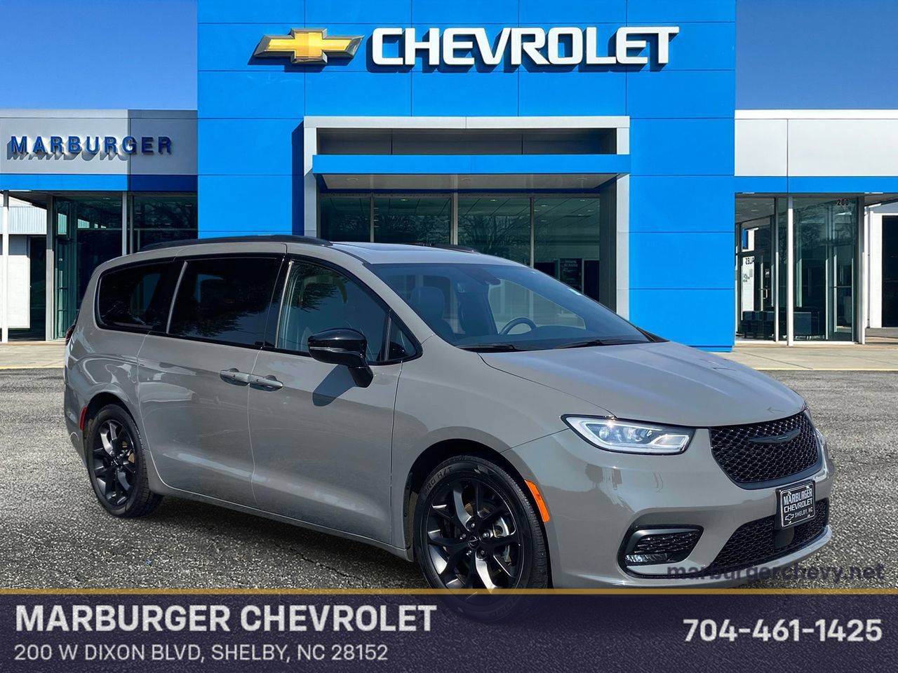 Used 2025 Chrysler Pacifica Limited FWD image 1