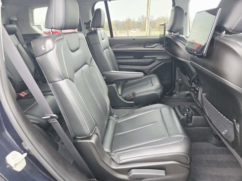 Used 2024 Jeep Grand Cherokee L Limited w/ Luxury Tech Group II image 18