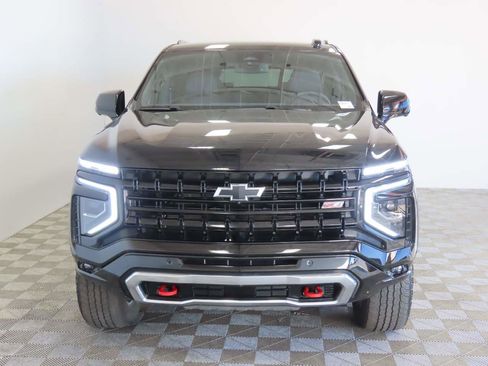 Used 2025 Chevrolet Suburban Z71 image 2