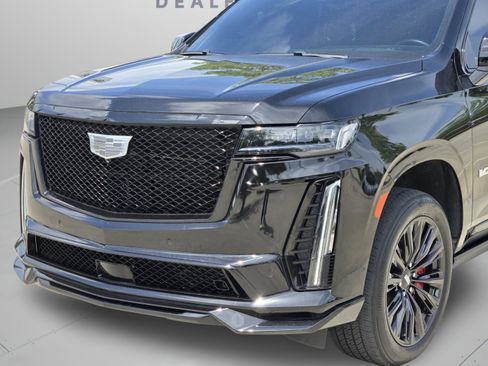 Used 2024 Cadillac Escalade V w/ LPO, ONYX Package AWD/4WD image 35