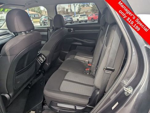 Used 2023 Kia Sorento LX image 9