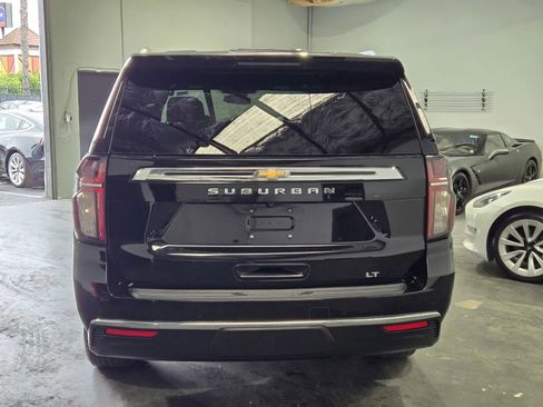 Used 2023 Chevrolet Suburban LT w/ Luxury Package image 3