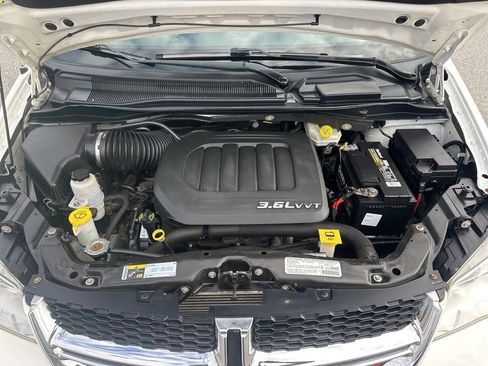 Used 2013 Dodge Grand Caravan SE image 30