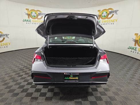 Used 2025 Hyundai Elantra Sport FWD image 31