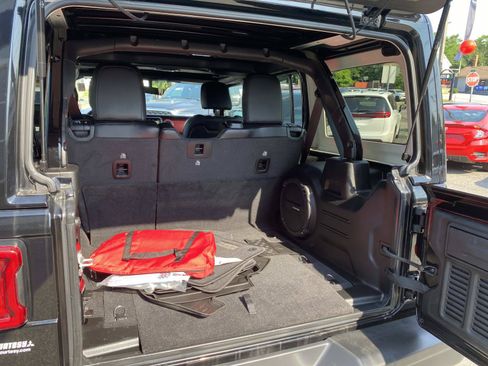 Used 2021 Jeep Wrangler Unlimited Rubicon AWD/4WD image 5