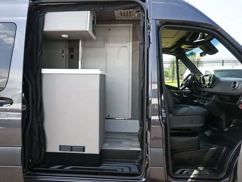 Used 2023 Mercedes-Benz Sprinter 2500 image 23