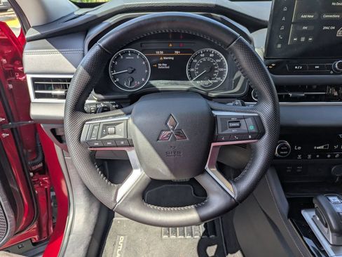 Used 2025 Mitsubishi Outlander SE FWD image 19