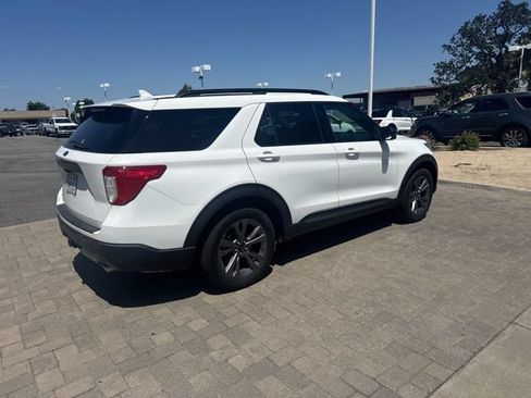Used 2023 Ford Explorer XLT w/ Equipment Group 202A RWD image 4