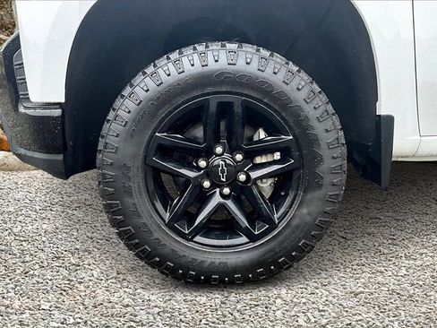 Used 2019 Chevrolet Silverado 1500 Custom Trail Boss w/ Custom Convenience Package image 9