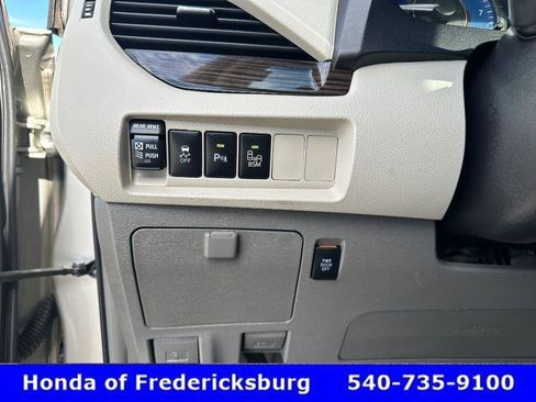 Used 2017 Toyota Sienna XLE Premium image 28