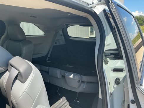 Used 2024 Toyota Sienna XLE w/ XLE Plus Package AWD/4WD image 23