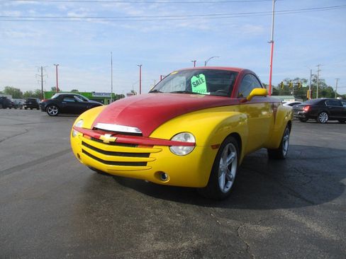 Used 2004 Chevrolet SSR w/ Preferred Equipment Group RWD image 1