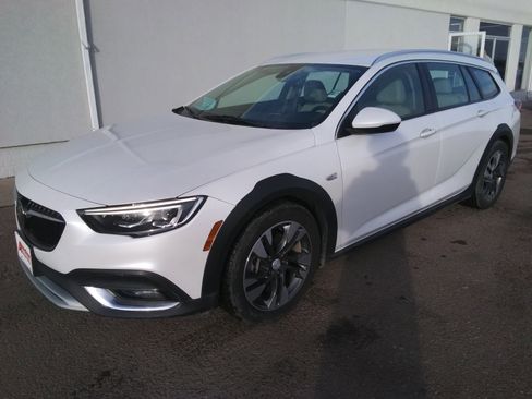 Used 2018 Buick Regal Essence w/ Driver Confidence Package #1 image 2