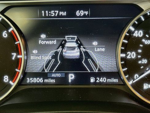 Used 2023 Nissan Rogue SV w/ SV Premium Package AWD/4WD image 13